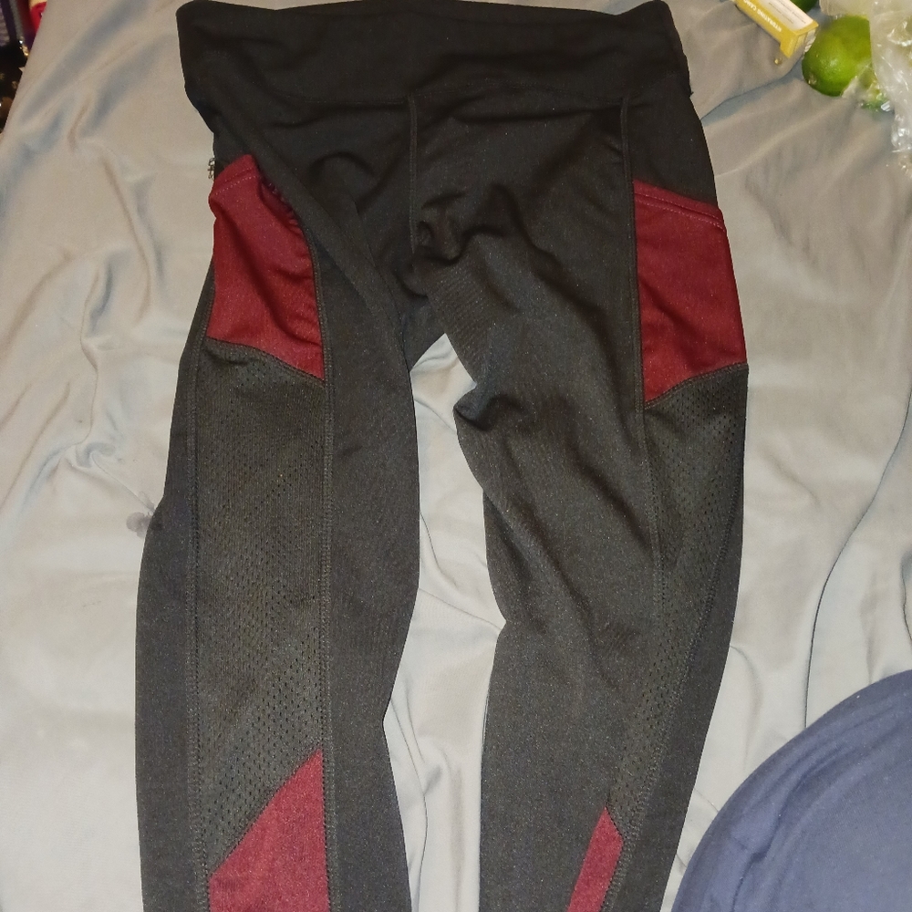 Black/red workout leggings